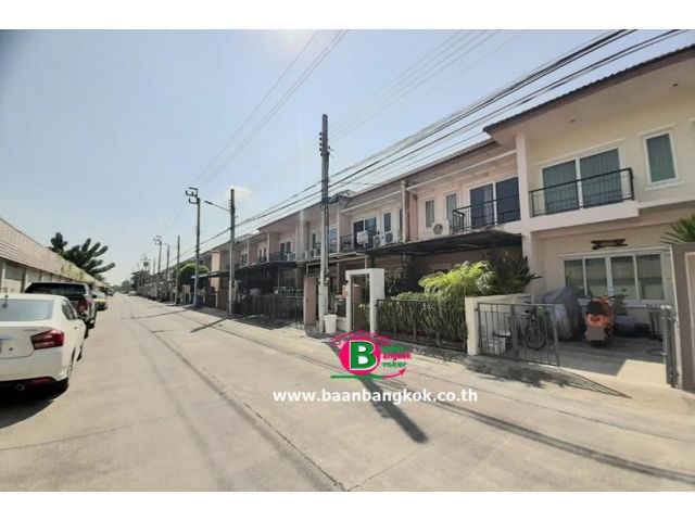 ทาวน์เฮาส์ 2 ชั้น โครงการ พาทาโกเนีย เลียบคลองสอง เนื้อที่ 22.5 ตรว. มี 4 ห้องนอน 2 ห้องน้ำ ถนนหทัยราษฎร์ เขตคลองสามวา