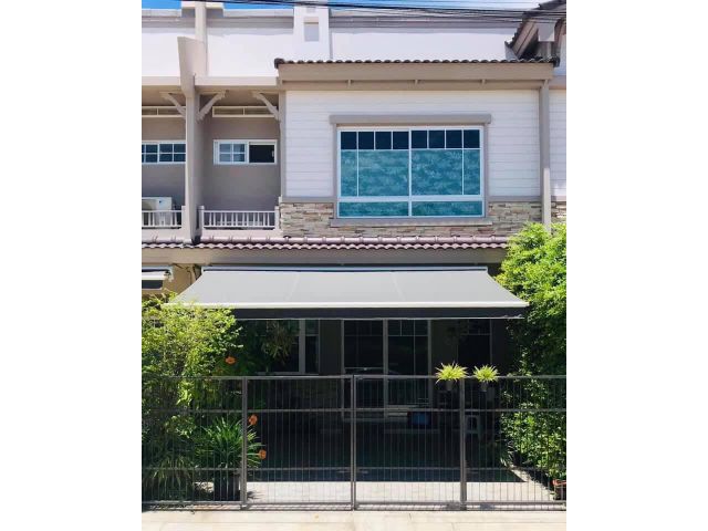 ขายบ้านทาวน์โฮม แลนด์แอนด์เฮาด์ ใกล้เมกกะบางนา ทำเลดี พร้อมผู้เช่า และเฟอร์ฯ ราคาถูก