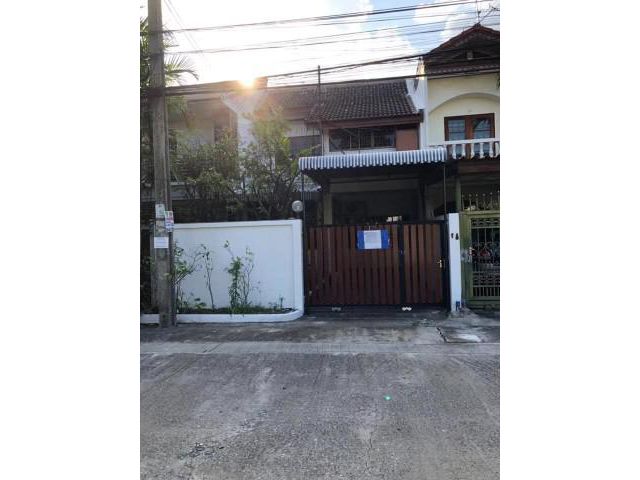 รหัสทรัพย์ B3012 ทาวน์เฮ้าส์ 2 ชั้น หมู่บ้านพรไพลิน 3 ซอยสุขุมวิท 105 ซอย ลาซาล 3