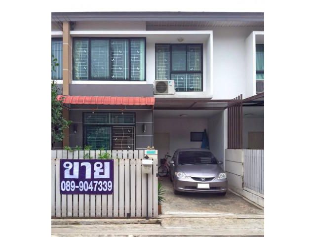 ขายด่วน ทาวน์โฮม 2 ชั้น หมู่บ้านเดอะวิลล่า บางบัวทอง