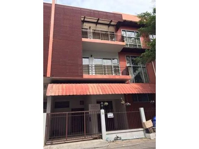 รหัสทรัพย์ B3026 ให้เช่าทาวน์เฮ้าส์ ม. มนตรีทาวน์โฮม ลาดพร้าว87 แยก 10