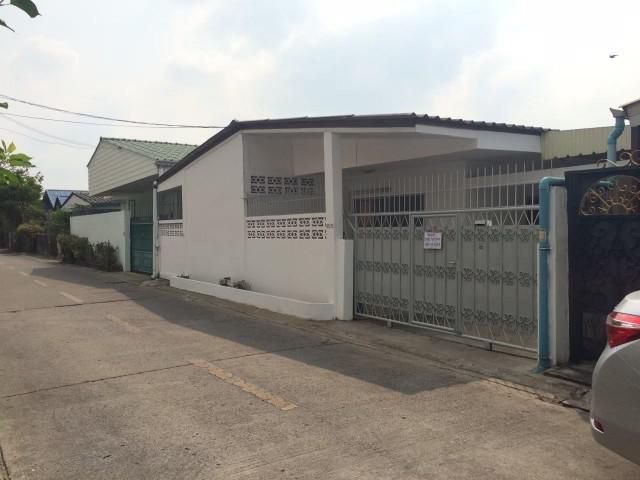 รหัสทรัพย์ B3024 บ้านเดี่ยวให้เช่า บ้านเรือนทอง 3 ซอยโชคชัย แยก 20 หน้ากองปราบปราม คอมมานโด โชคชัย 4