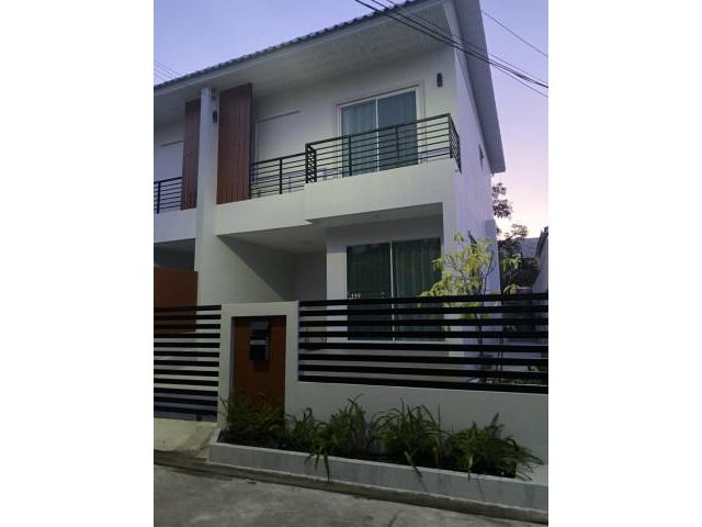 รหัสทรัพย์ A0413 ซอยรัชดาภิเษก 42 แยก 11 บ้านแฝดให้เช่าตกแต่งใหม่ 2 ชั้น เฟอร์นิเจอร์พร้อมเข้าอยู่