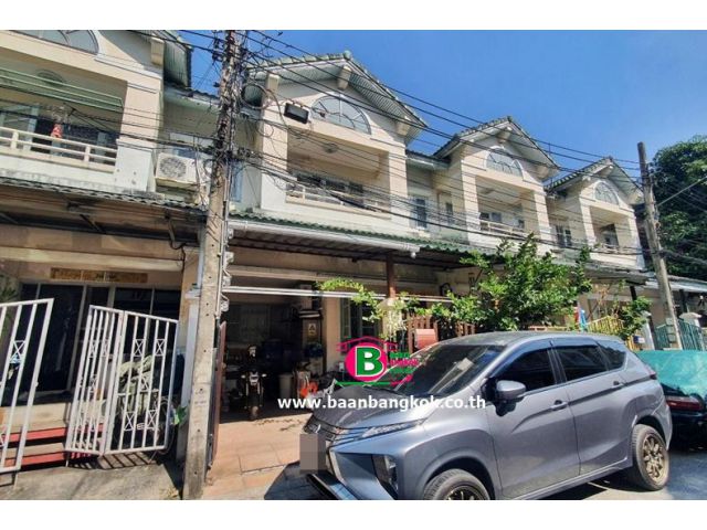 ทาวน์เฮาส์ 2 ชั้น โครงการ ซื่อตรง 39 เนื้อที่ 20.6 ตรว. มี 3 ห้องนอน 2 ห้องน้ำ ถนนนวมินทร์ เขตบึงกุ่ม