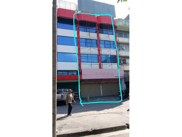 ให้เช่าอาคาร 4 ชั้น 2 คูหา 700 ตรม. ใกล้ MRT รัชดา