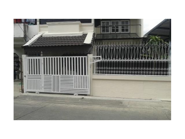 ให้เช่าทาวน์เฮาส์ 2 ชั้น ใกล้MRTลาดพร้าว 600 เมตร ซอยลาดพร้าว38 หลังมุม