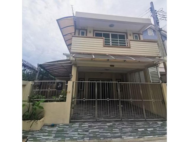 รหัสทรัพย์ A0460  หมู่บ้านรสริน ซอยโกสุมรวมใจ40 หลังมุม พื้นที่กว้าง สภาพดี แต่งสวย