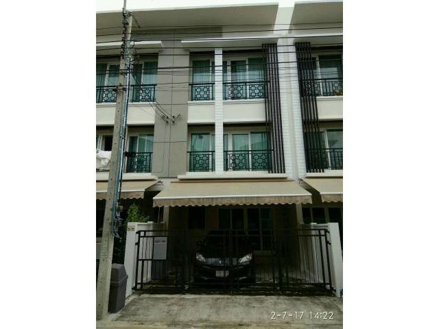 รหัสทรัพย์ A0457 บ้านกลางเมืองพระรามเก้า เฟอร์นิเจอร์ครบพร้อมเข้าอยู่ หมู่บ้านเงียบสงบ