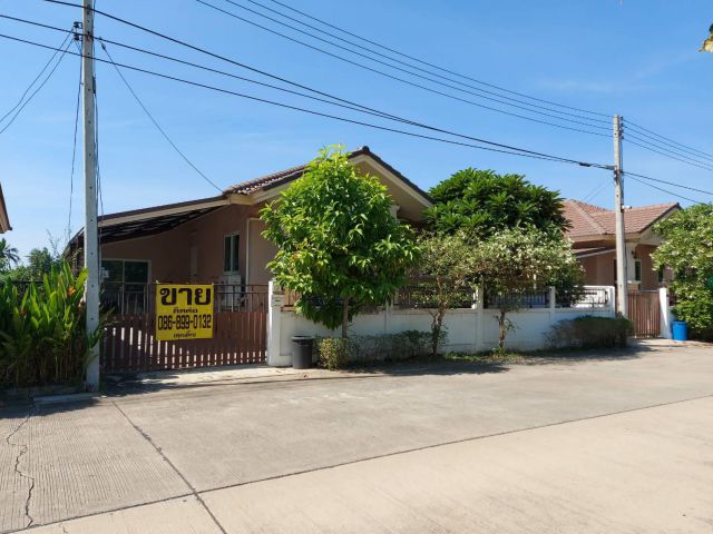 บ้านเดี่ยว 1 ชั้น 54.4 ตรว. หมู่บ้านแกรนด์กิตติยา พุทธมณฑล สาย 4 - ศาลายา อยู่ถนนเมน บ้านสวย ต่อเติม ขายพร้อมเฟอร์ฯ