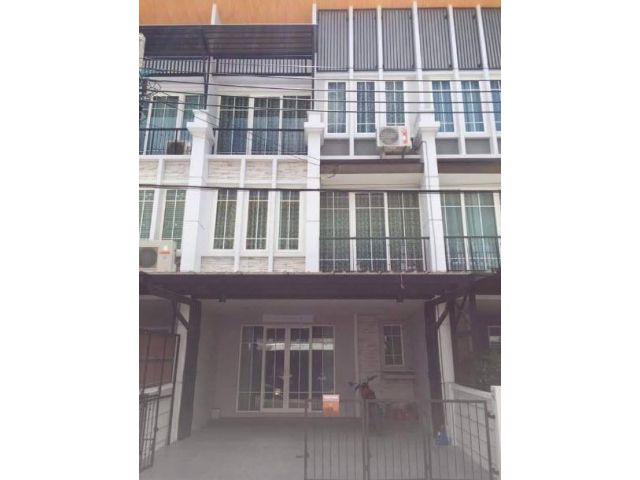 ขายทาวน์โฮม  3 ชั้น ม.โกลเด้นทาวน์ ซอยนวมินทร์ 42