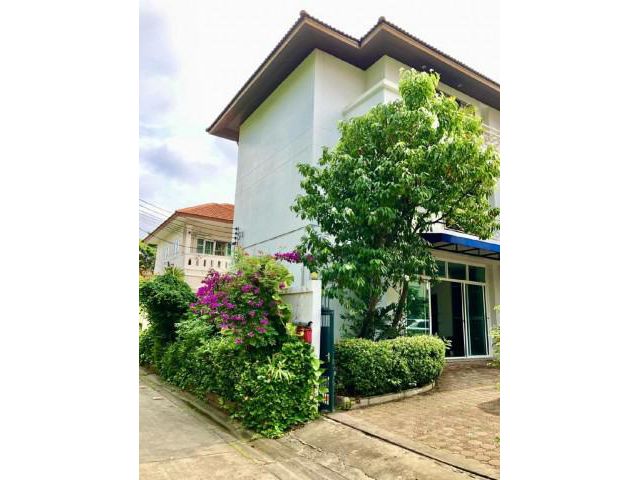 รหัสทรัพย์ A0500 ซอย อินทามระ 3 ตกแต่งครบพร้อมอยู่ ติดตั้งเก้าอี้เลื่อนผู้สูงอายุ 2 ชุด