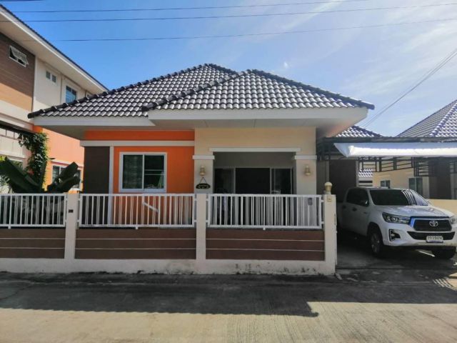 ขายด่วน หมู่บ้านชบา 2 บ้านฉาง ระยอง ทางลงหาดพยูน มีพื้นที่รอบบ้าน เพียง 2 ล้านบาท เท่านั้น  (Rich 0455)
