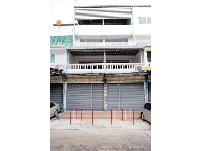 ให้เช่าอาคารพาณิชย์ 4 ชั้น ย่านรัชดาภิเษก ใช้สอย 640 ตรม 3 ห้องน้ำ ใกล้ MRT ลาดพร้าว ใกล้ แยกลาดพร้าวตัดรัชดา มีห้อง 3 ห