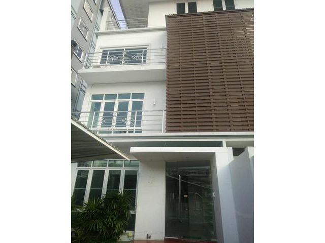 ให้เช่าทาวน์โฮม 4ชั้น สุขุมวิท เอกมัย