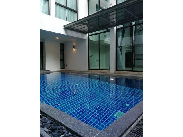 ให้เช่าบ้าน 3ชั้น 110ตรว สุขุมวิท39 มีสระว่ายน้ำ