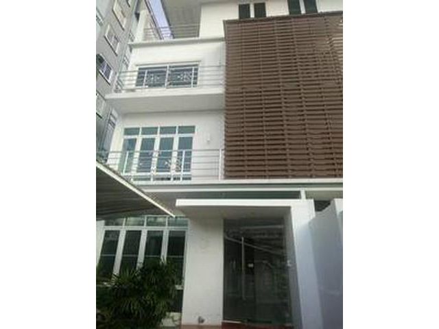ให้เช่าทาวน์โฮม4ชั้น พื้นที่300 ตรม.เอกมัย ปรีดีย์