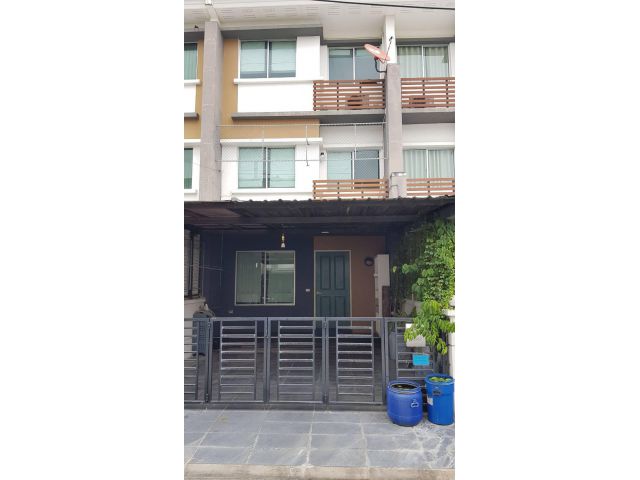 ให้เช่าแล้วขายทาวน์โฮม3ชั้น หมู่บ้านแสนสิริ เนื่อที่ 20 ตรว สวนหลวง