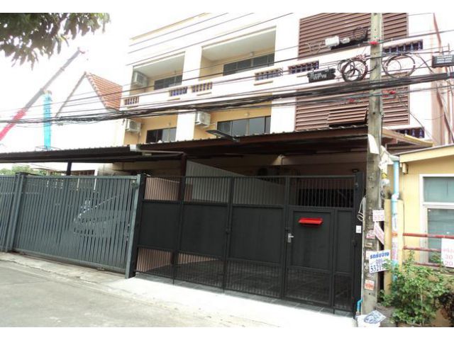 ให้เช่า ทาวน์โฮม ซอยลาดพร้าว 87 แยก 4 ถนนลาดพร้าว เขตวังทองหลาง กรุงเทพมหานคร