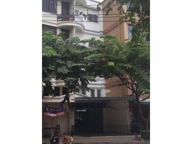 รหัสทรัพย์ A0578 ตึกแถว 5 ชั้น ติดถนนลาดพร้าว 71 ปากซอยนาคนิวาส