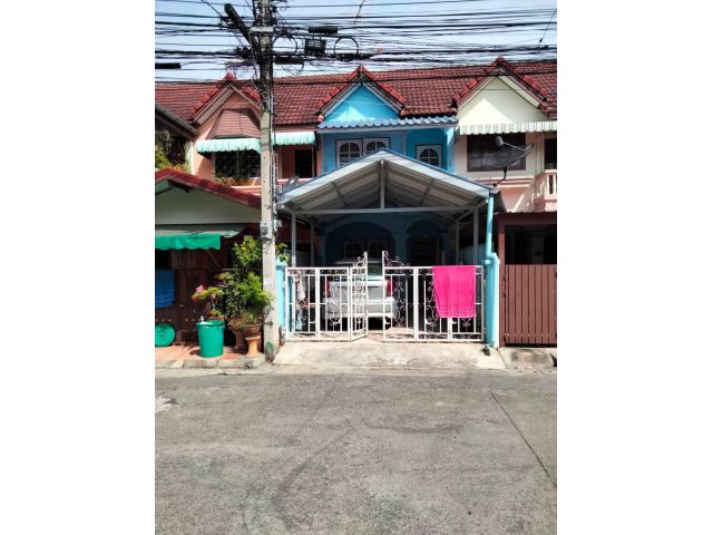 หมู่บ้านรังสิยา1 ทาวน์เฮ้าส์ 2 ชั้น  บ้านปากเกร็ด ซอยวัดกู้ ราคาถูกมากแถมฟรีโอน พร้อมอยู่