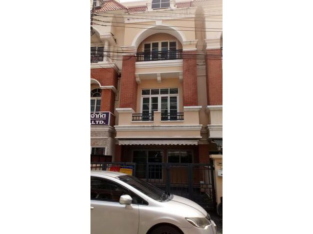 ให้เช่าทาวน์โฮมย่านนวลจันทร์ หมู่บ้านคาซ่าซิตี้