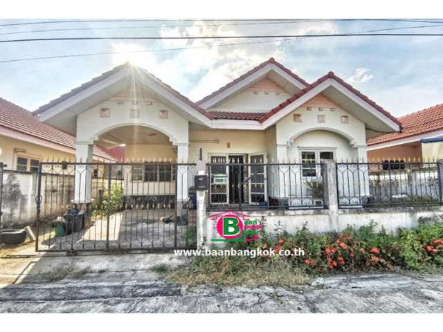 บ้านเดี่ยว 1 ชั้น โครงการ สุขสิริ เนื้อที่ 54 ตรว. มี 3 ห้องนอน 2 ห้องน้ำ ถนนอุทัย-ภาชี จ.อยุธยา