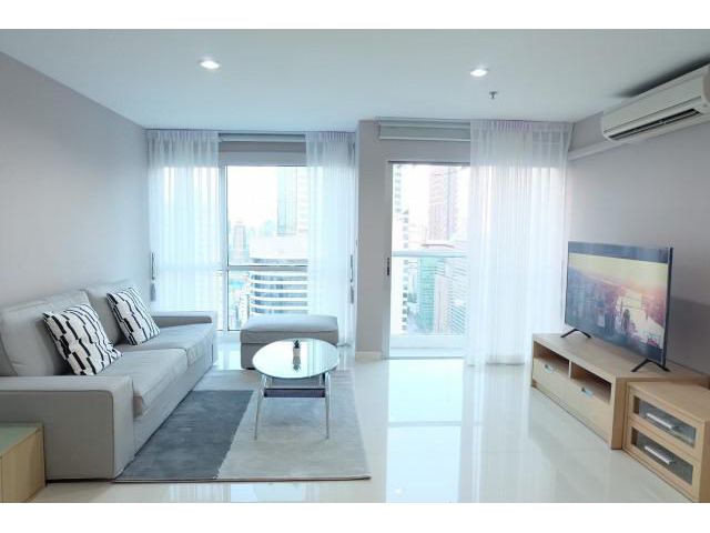 รหัสทรัพย์ B3149 ให้เช่า สีลม สวีท คอนโดมิเนียม (ชั้นสูง วิวสวยเฟอร์ครบพร้อมอยู่)