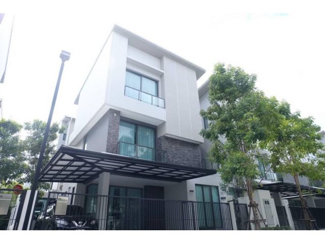 ขายด่วน บ้านเดี่ยวหรู 3 ชั้น Baan Klang Muang Classe Ekkamai-Ramintra : บ้านกลางเมือง คลาสเซ่ เอกมัย-รามอินทรา