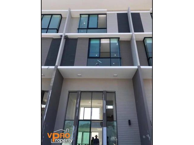 ให้เช่า อาคารพาณิชย์ 3 ชั้นครึ่ง โครงการ PATIO