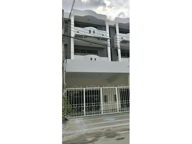 ขายอาคารพาณิชย์ 3 ชั้น  ซ.อินทามระ 41 ปรับปรุงใหม่