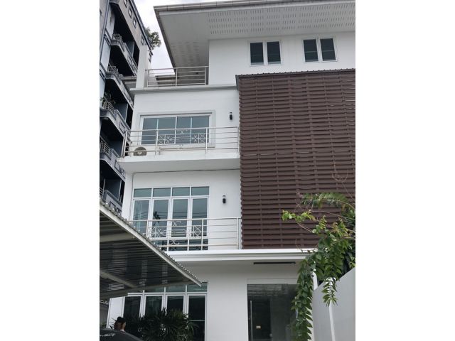 บ้าน สุขุมวิท เอกมัย ให้เช่า ใกล้รถไฟฟ้า จอดรถ4คัน