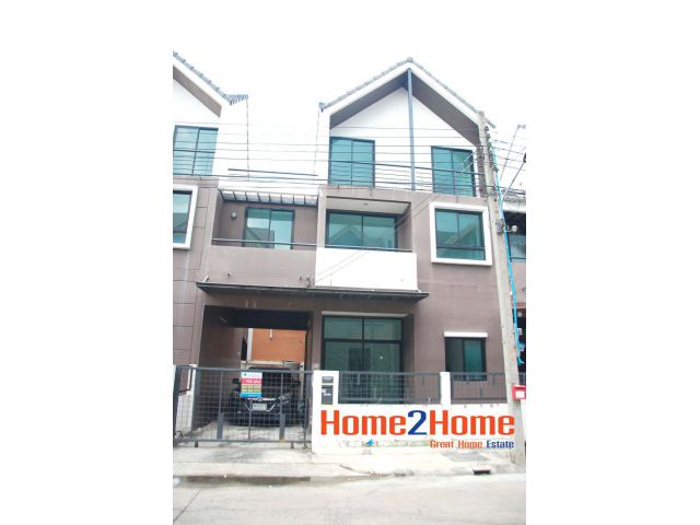 ขาย ทาวน์โฮม 3 ชั้น บ้านลูกกอล์ฟพรีเมียม เมืองทองธานี ขายถูกตามสภาพ