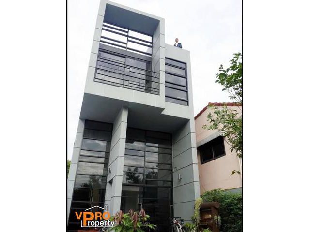 ให้เช่า บ้านเดี่ยว สไตล์โมเดิร์น 3 ชั้น
