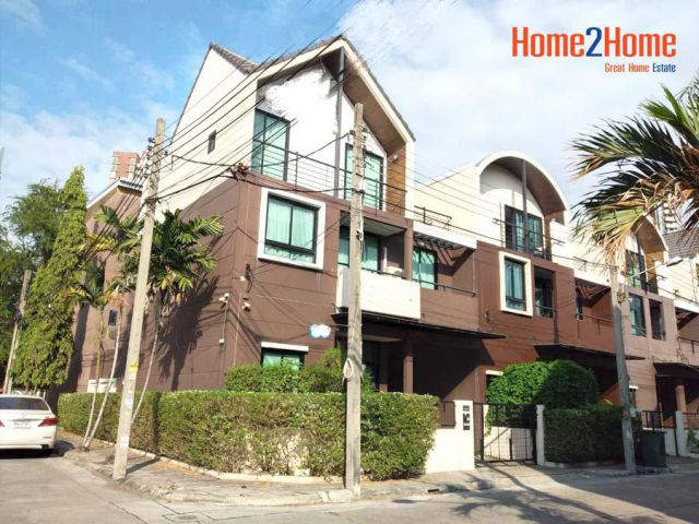 ขาย ทาวน์โฮม 3 ชั้น (หลังมุม) บ้านลูกกอล์ฟพรีเมียม เมืองทองธานี ตกแต่งแล้ว