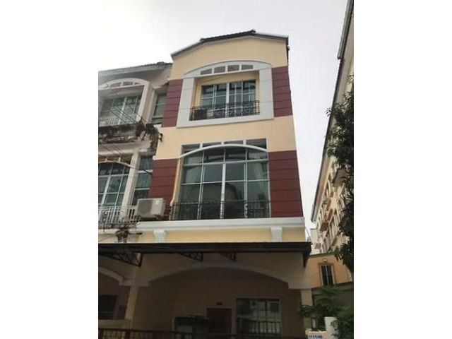 ให้เช่าทาวน์โฮม 3 ชั้น บ้านกลางเมืองรัชดา ลาดพร้าว