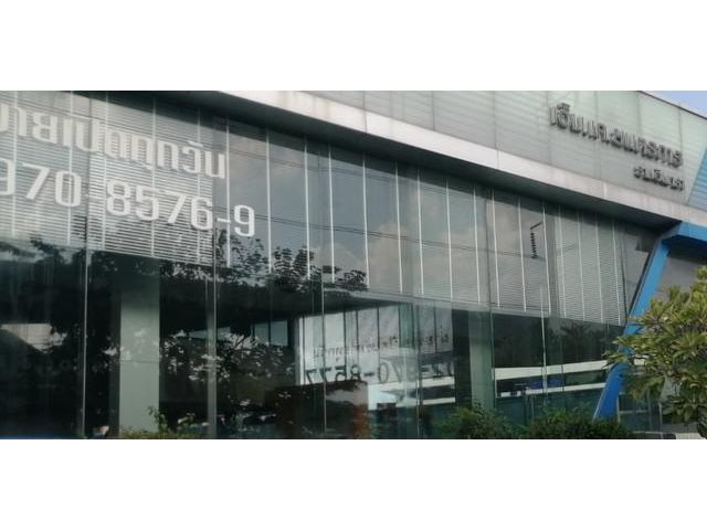 ให้เช่าโชว์รูมติดถนนรามอินทรา เนื้อที่ 400 ตรว