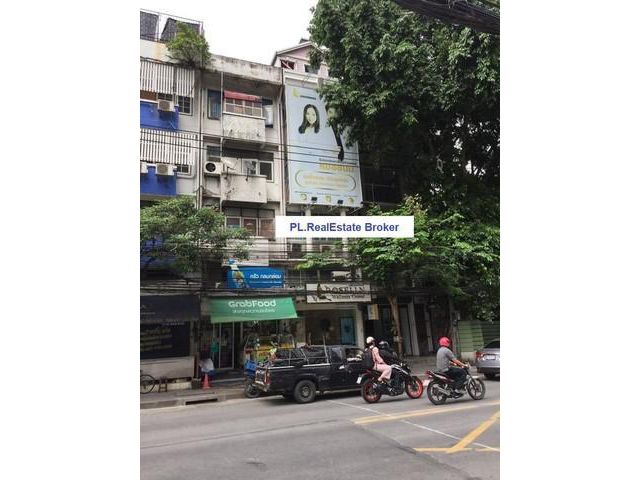 ให้เช่าอาคารพาณิชย์ 5 ชั้นครึ่ง ติดริมถนนเอกมัย