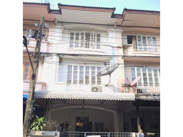 B20 ให้เช่าทาวน์โฮม 3 ชั้น หมู่บ้าน สรานนท์ ซอยลาดพร้าว101 ใกล้วัดบึง คลองจั่น เขตบางกะปิ เดินทางสะดวก