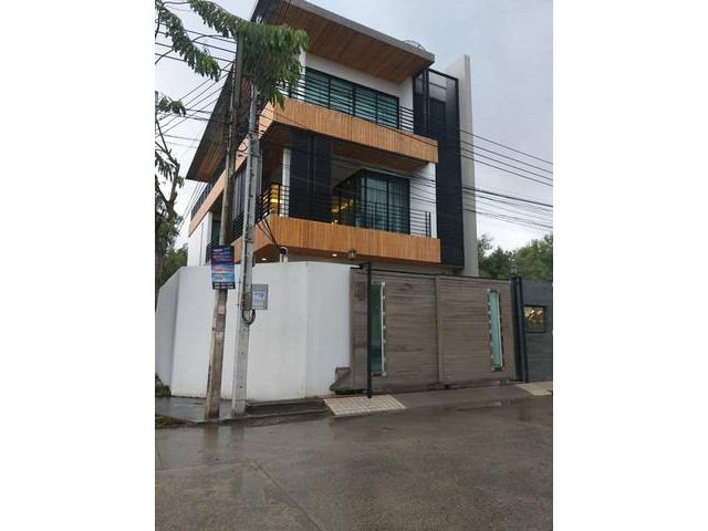 ขายบ้านเดี่ยว 3 ชั้นเนื้อที่ 49ตรว  ซอยลาซาน 48