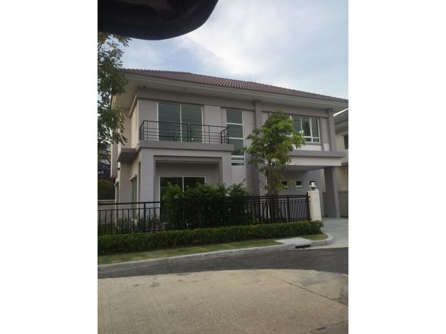 ขายบ้านเดี่ยว ไลฟ์บางกอก บูเลอวาร์ด วงแหวน-พระราม9 บ้านใหม่  207ตรม 4นอน 3น้ำ ขาย 8ล้าน     ติดต่อคุณ สมศักดิ์ Tel: 0982