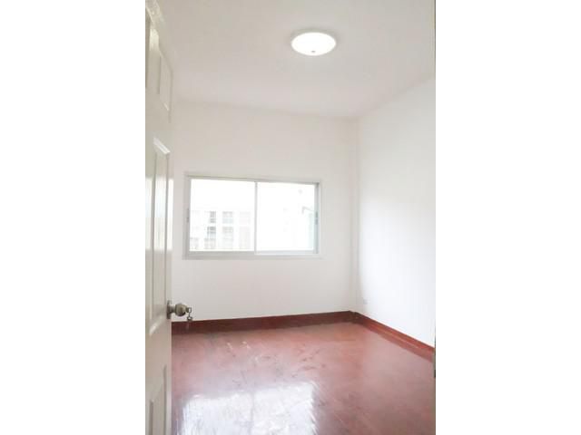 ขายทาวน์เฮ้าส์ 2 ชั้น หมู่บ้านปิยวรารมย์ โครงการ 1