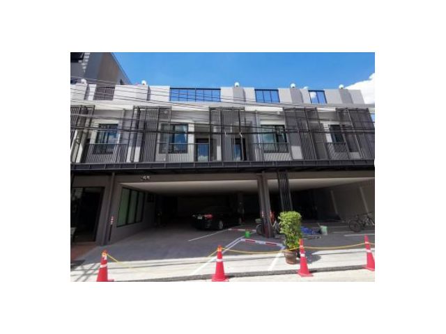 ให้เช่าบ้านเดี่ยว  ลาดพร้าว71 ซอยนาคนิวาส12 พื้นที่ 652ตรม 7นอน 8น้ำ 130,000ต่อเดือน      ติดต่อคุณ สมศักดิ์ Tel: 09826