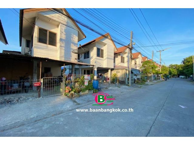 บ้านเดี่ยว 2 ชั้น โครงการ บ้านเอื้ออาทร รังสิตคลอง 5/3 เนื้อที่ 21 ตรว. ถนนกาญจนาภิเษก อ.คลองหลวง จ.ปทุมธานี