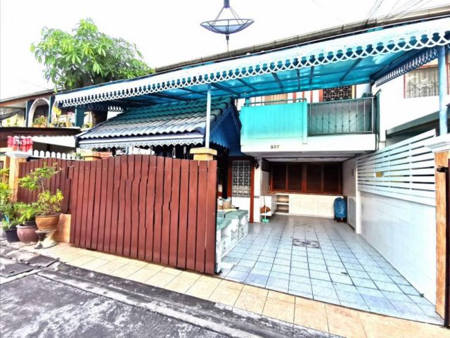 ให้เช่าบ้านแฝด สุขุมวิท101/1 ใกล้ BTSปุณวิถี เนื้อที่ 36ตรว 3นอน 2น้ำ 17,000ต่อเดือน     ติดต่อคุณ สมศักดิ์ Tel: 098268