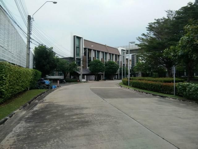 ขายทาวน์โฮม Flora วงศ์สว่าง 3 ชั้น 6.28 ล้าน