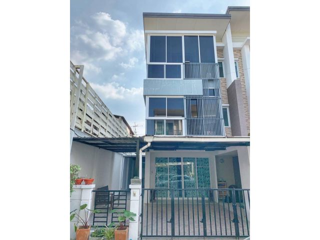 ให้เช่า Town Home 3 ชั้น พร้อมเฟอร์ (หลังมุม)  หมู่บ้าน Town plus เกษตร-นวมินทร์  ให้เช่า