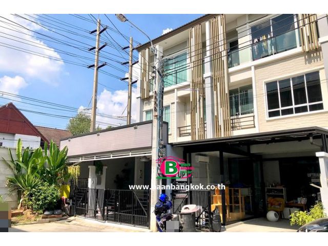 ทาวน์โฮม 3 ชั้น หลังริม โครงการ เดอะแพลนท์ ซิตี้ แจ้งวัฒนะ เนื้อที่ 27.2 ตรว. ถนนแจ้งวัฒนะ อ.ปากเกร็ด จ.นนทบุรี