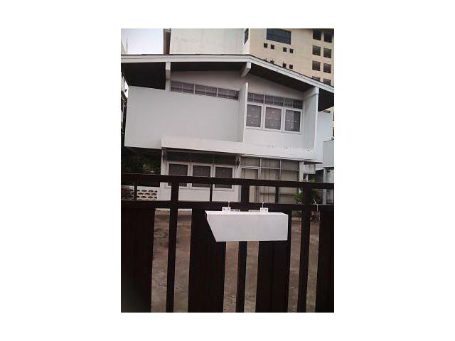 SALE SINGLE OLD HOUSE SUB SOI SUKHUMVIT 71 VERY CLOSED AIRPORT RAIL LINK RAMKHAMHEANG