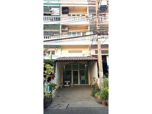 ให้เช่า ทาวน์โฮม  ณัฐกานต์3 พหลโยธิน52 ตรงข้ามตลาดยิ่งเจริญ  เนื้อที่ 24ตรว 3นอน 3น้ำ 10,000ต่อเดือน     ติดต่อคุณ สมศัก