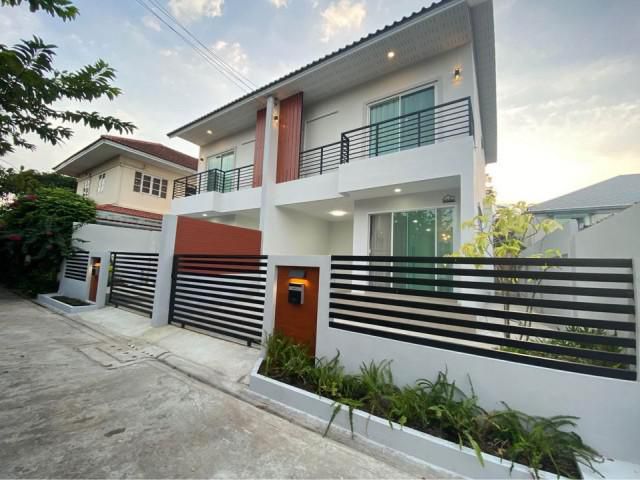 รหัสทรัพย์ B3463 บ้านเช่าตกแต่งใหม่ 2 ชั้น ซอยรัชดาภิเษก 42